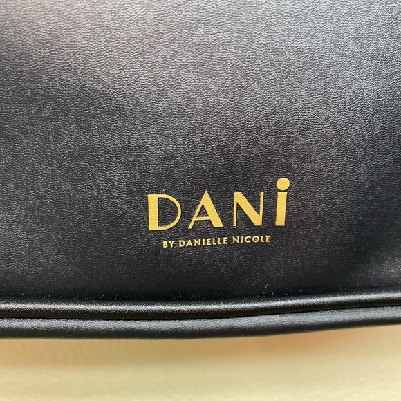 🧁 Disney DANI BY DANIELLE NICOLE Minnie Mouse Crossbody - Picture 5 of 10